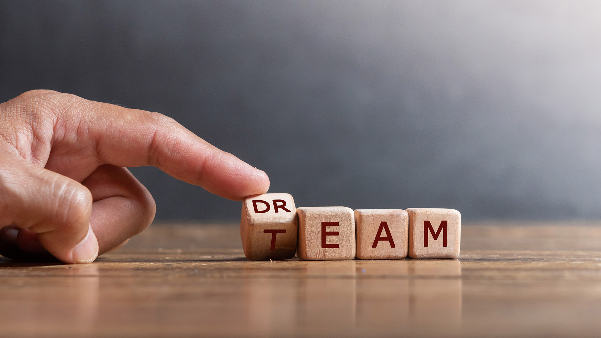 finger switching between dr & t to make up dream team for a web design blog